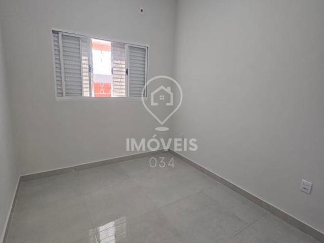 Casa Geminada à venda no bairro Mangabeiras