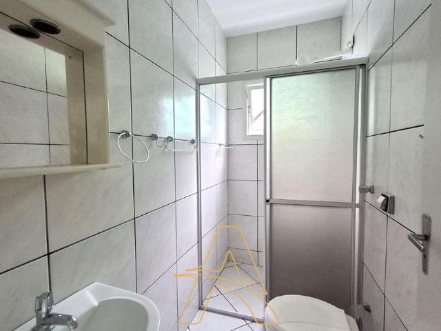 Casa Geminada com 02 Dormitórios no Bairro da Velha
