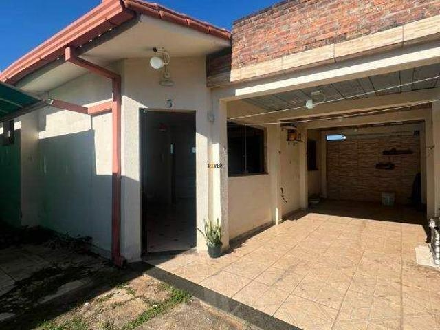 Casa Geminada com 2 Quartos e Área Privativa