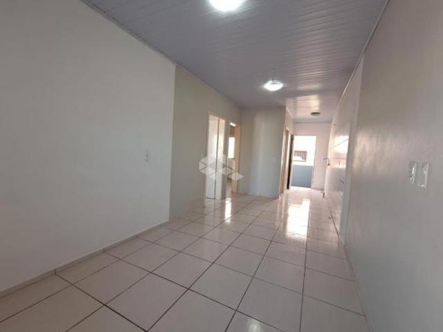 Casa geminada com 2 quartos na João Alves!
