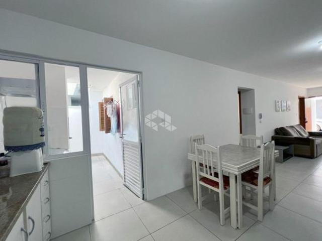 Casa Geminada com 3 dormitórios 1 suíte em condomínio