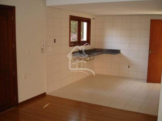 CASA GEMINADA COM 3 DORMITÓRIOS