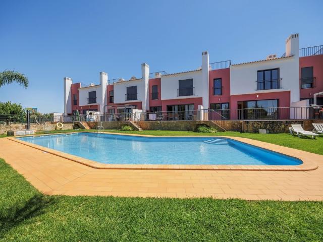 Casa geminada com 3 quartos 2+1, em condomínio fechado, co. 210m² Guia
