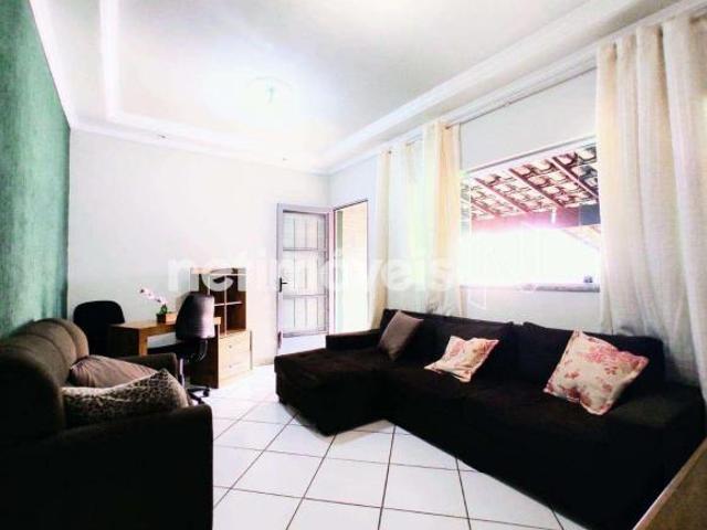 Casa Geminada com Entrada Individual e 3 Quartos no Coração do Xangrilá !