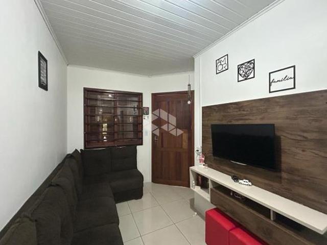 Casa geminada com pátio no bairro Esmeralda!