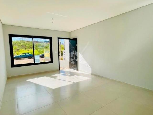 Casa Geminada com Porcelanato, Gesso e Espera para Água Quente à venda no bairro Conventos em Lajead