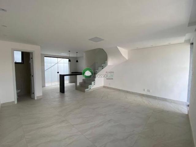 Casa geminada duplex alto padrão à venda no Planalto