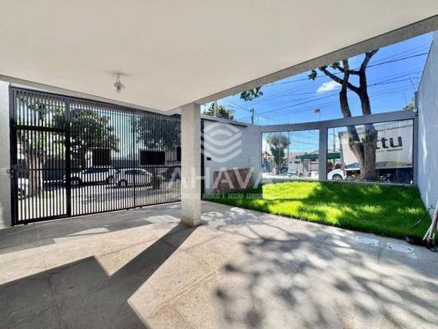 Casa Geminada de Esquina 3 Quartos sendo 1 Suíte à Venda, 184m², 2 Vagas, Bairro Vila Clóris, próxim