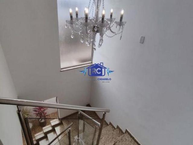 Casa Geminada de esquina. Terreo possui 02 vagas, area privativa, area de serviço,cozinha, sala, esc
