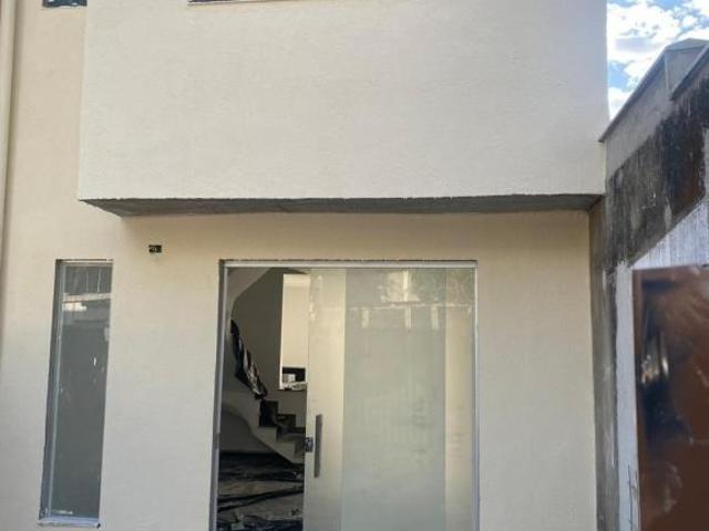 Casa Geminada de 03 Quartos no Bairro Santa Branca