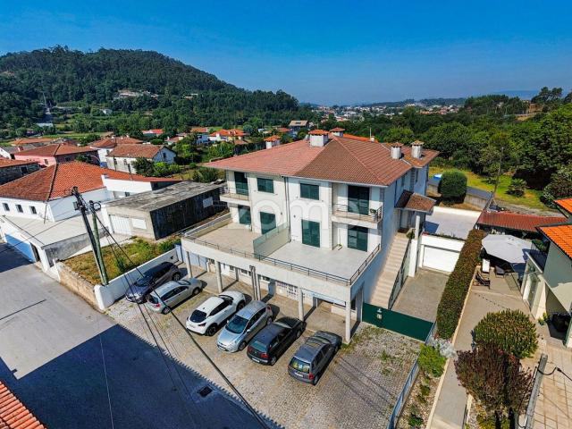 Casa geminada de 5 quartos em Cabreiros, Braga