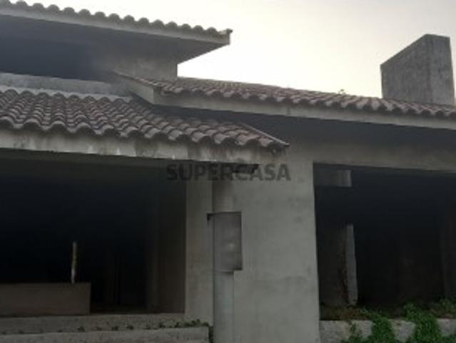 Casa geminada em construção