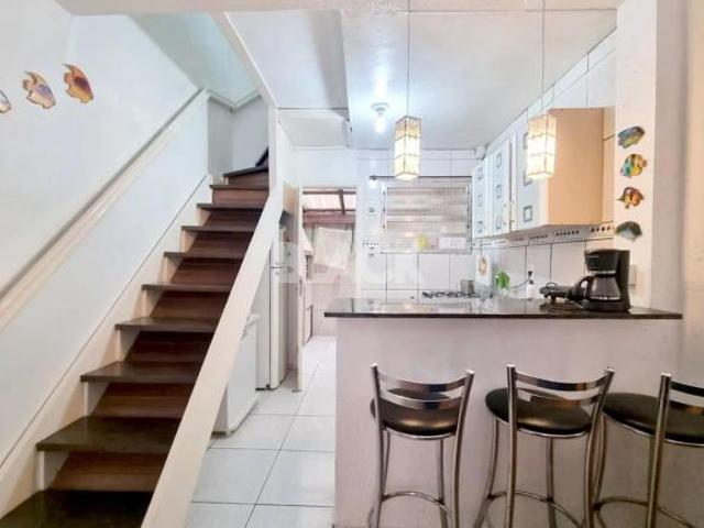 Casa geminada estilo sobrado em Torres RS