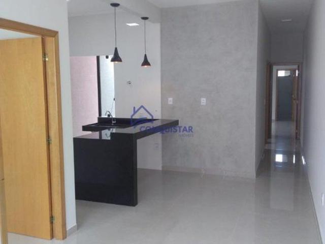 Casa geminada independente linear, projetada para oferecer conforto, elegância e praticidade no Bair