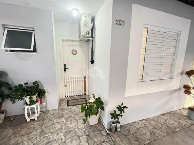 Casa geminada 02 dormitórios, condomínio fechado Bairro Pedreira