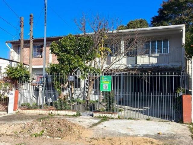 Casa geminada 2 andares, com entradas individuais!