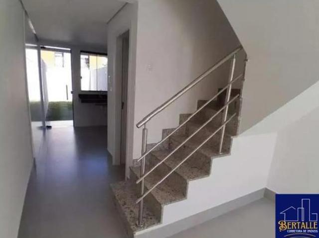 Casa geminada 2 quartos, 2 suítes, 122m², vaga para até 2 carros, com entrada independente e quintal