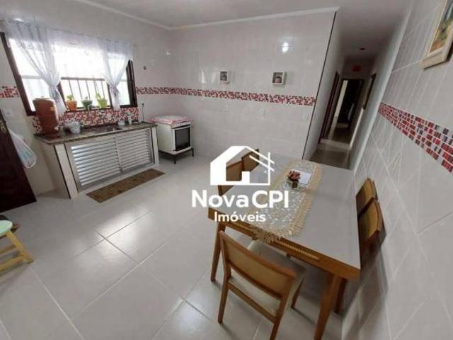 Casa Geminada 3 Quartos com Suíte, 2 Vagas e 136m² – Amplo Terreno
