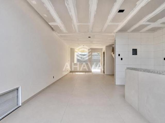Casa Geminada 3 Quartos sendo 1 Suíte à Venda, 130m², 2 Vagas, Bairro Itapoã, próximo a Avenida Dout