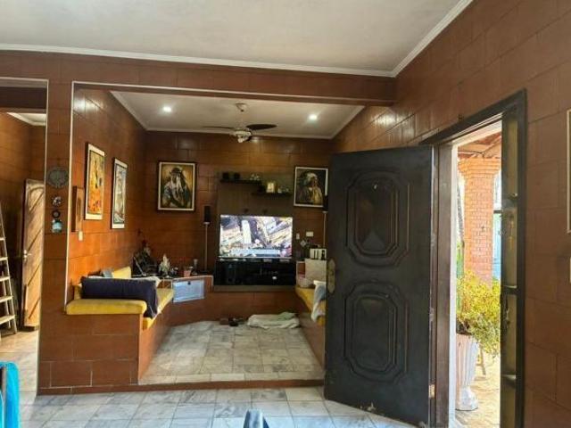 Casa Gigante com Piscina, Pomar e 3 Terrenos – 3 Min da Praia!