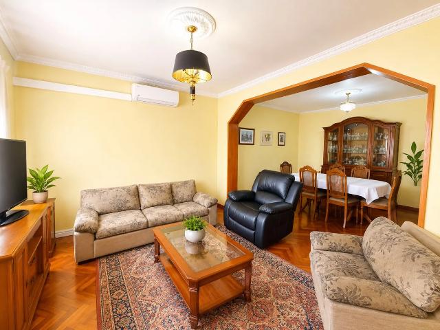 Casa giro comercial sobre avenida, metro las rejas