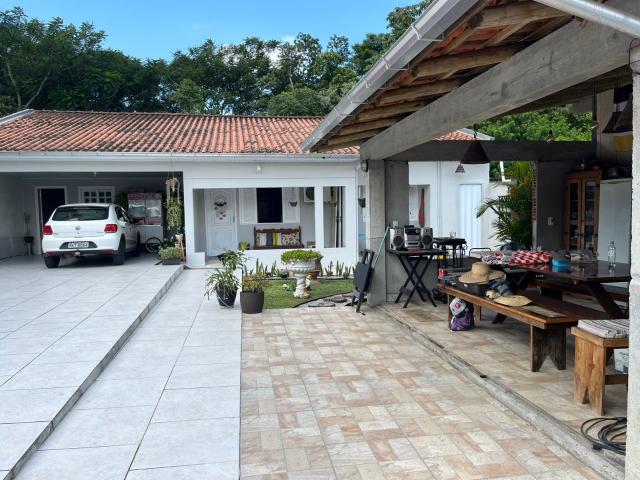 Casa grande com piscina no Jardim Angélica