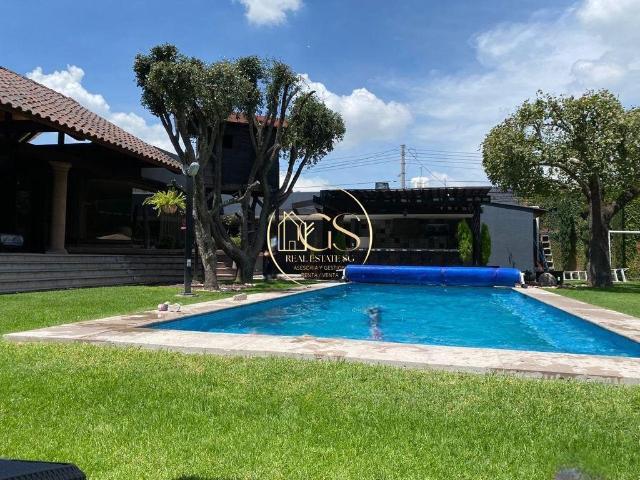 CASA GRANDE CON ALBERCA EN VENTA ARBOLEDAS 1RA SECCION CELAYA
