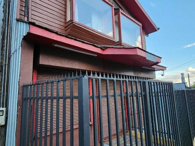 Casa grande con proyeccion comercial 66558 | 3 dormitorios por 82000. 00 en Puerto Montt