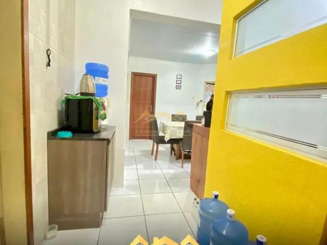 Casa grande DE 3 dormitórios com amplo pátio a 500 metros do Cesto Atacadista