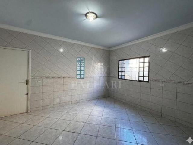 Casa Grande e bem localizada