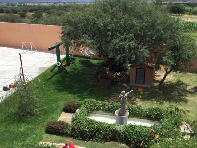 Casa grande en venta en la trinidad Tequisquiapan 1617