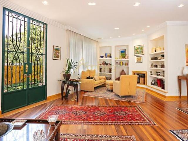 Casa grande linda na Cidade Jardim completa com elevador