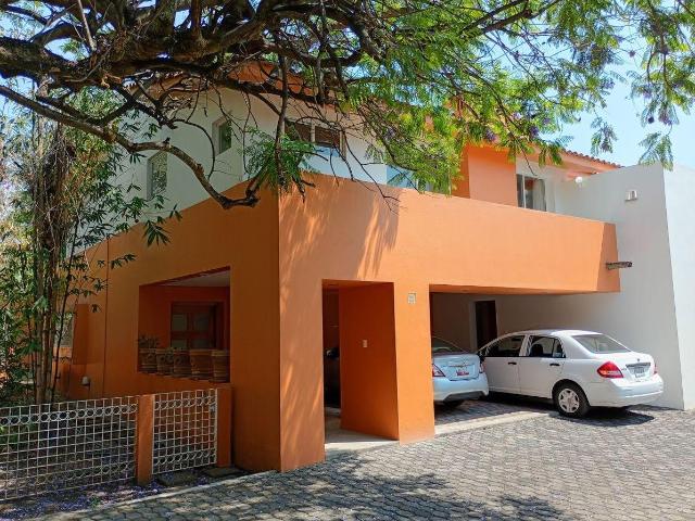 Casa habitaci?n de dos niveles en exclusivo condominio privado de solo 8 unidades en Cuernavaca, Mor