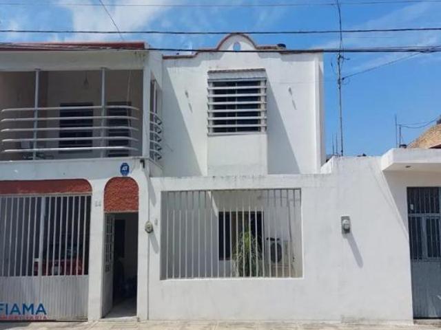 CASA HABITACIÓN CON BODEGA EN VENTA, LOS SAUCES, TEPIC, NAY