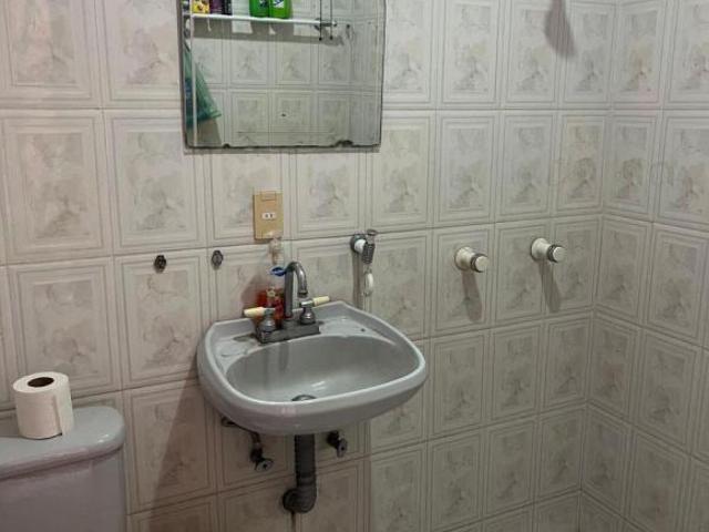 Casa Habitación CON local comercial en el centro de Tonala