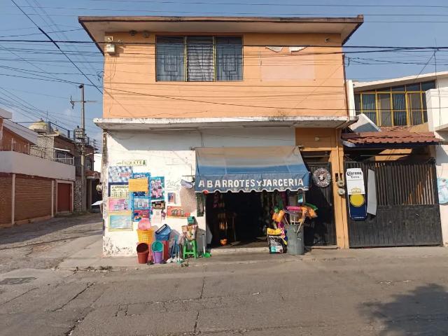 Casa habitación con local y bungalow, excelente para inversion