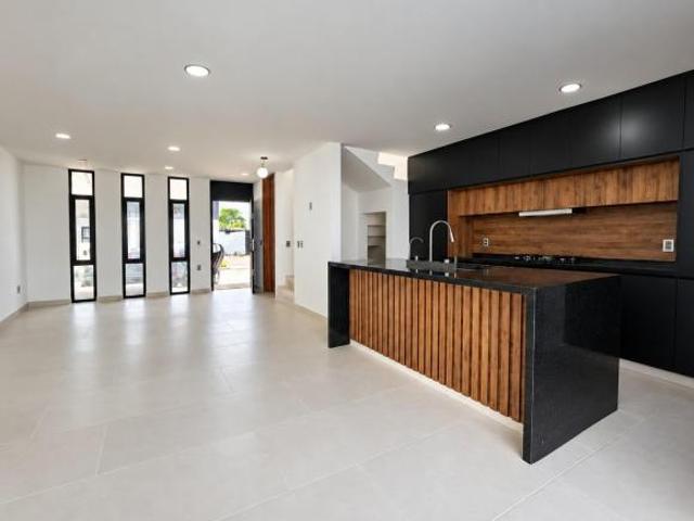 Casa Habitación con 3 recámaras en fraccionamiento privado con amenidades
