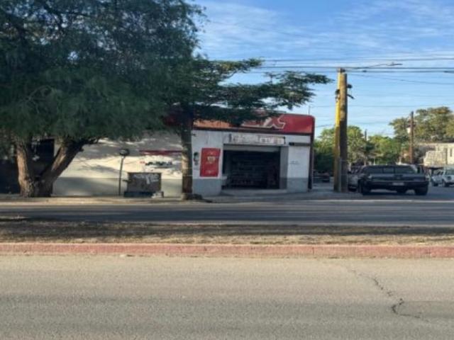Casa Habitación, local comercial y bodega con equipo para purificar agua