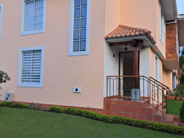Casa hermosa amueblada en conjunto cerrado Antigua 4