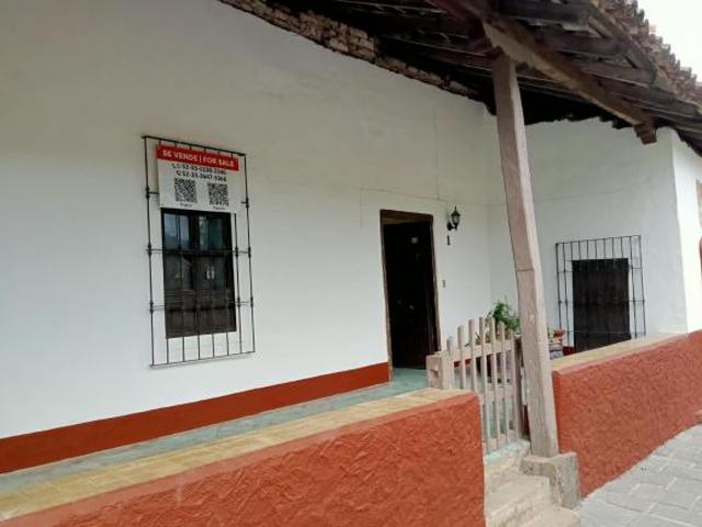 Casa histórica en venta frente a la Plaza Principal de San Sebastián del Oeste