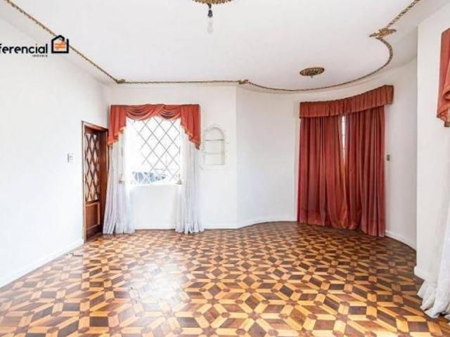 CASA HISTÓRICA NA RUA CHILE – CHARME, ELEGÂNCIA E POTENCIAL COMERCIAL
