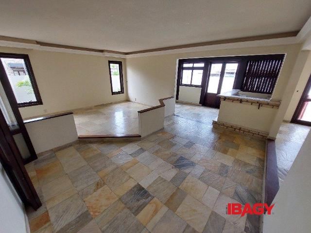 Casa Itaguaçu 365m²
