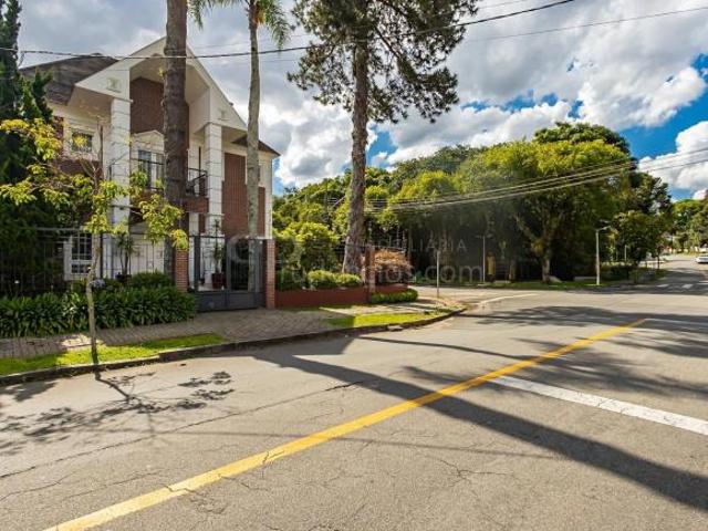 Casa Icônica no Jardim Social em frente do Bosque de Portugal CURITIBA PR