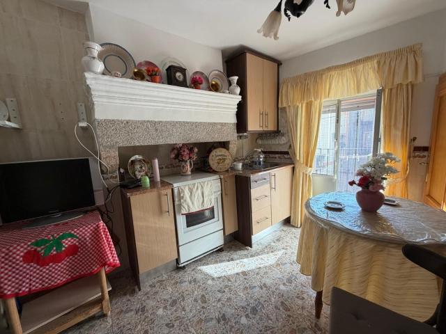 CASA IDEAL CON MUCHAS POSIBILIDADES PARA ENTRAR A VIVIR EN ALCUESCAR
