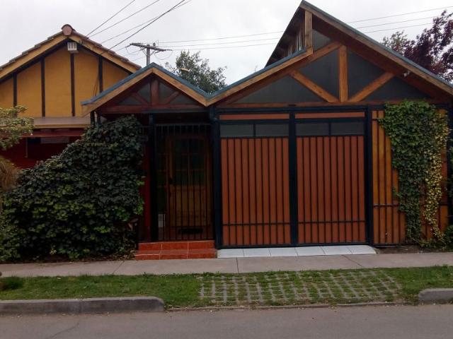 CASA ESQUINA CON ALTERNATIVA USO COMERCIAL