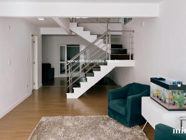 Casa iluminada no Ahú com 3 quartos e espaço gourmet a 4 min do MON