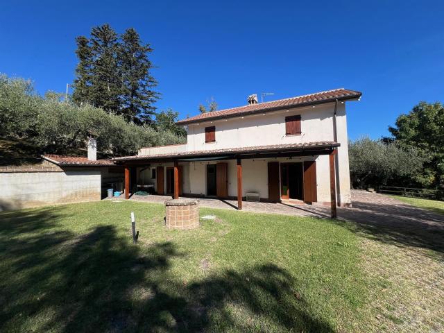 Casa immersa nel verde e con una vista mozzafiato 150m² Cartoceto