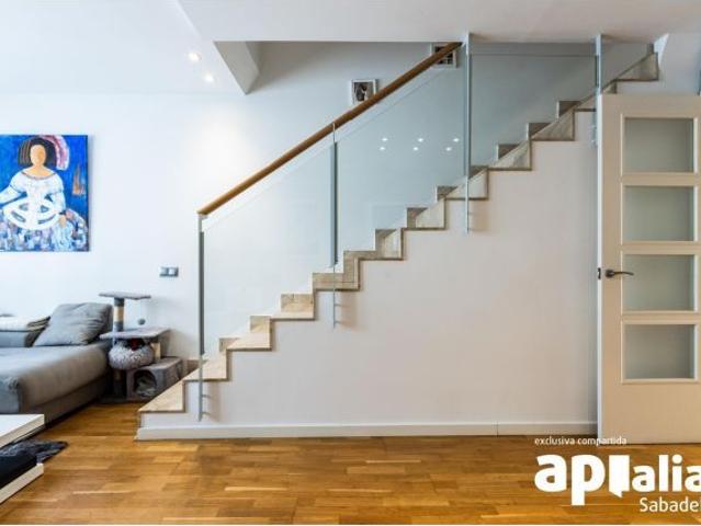 CASA IMPECABLE DEL AÑO 2006, CON GARAJE PARA DOS COCHES, GRAN SÓTANO Y SOLÁRIUM, EN LA CREU ALTA
