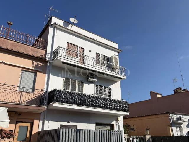 Casa in affitto Via Giovanni Armandi, Roma rif. 30/2026