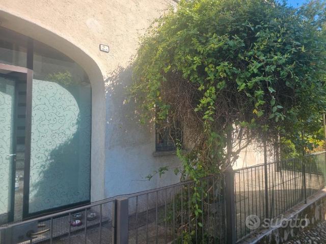 Casa in corte a Sesto Calende